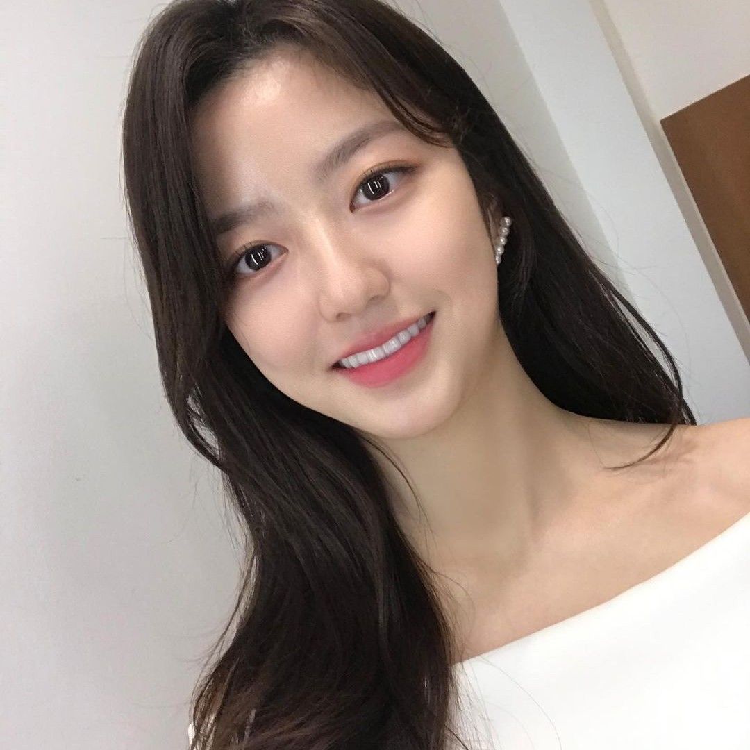 Popular profile photo of Kim HyeonSoo loved by fans