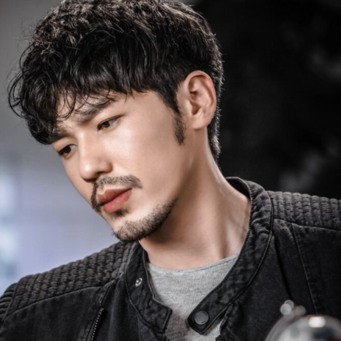 Representative photo of Yu Bai showing their charm