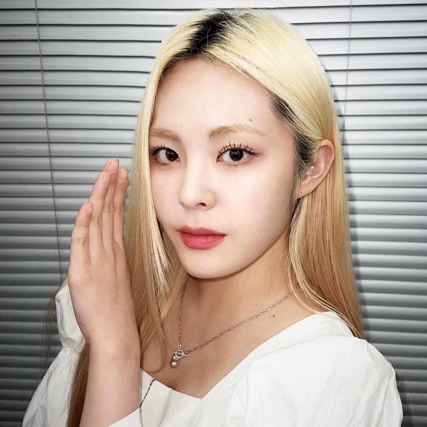 Popular profile photo of Rosy loved by fans