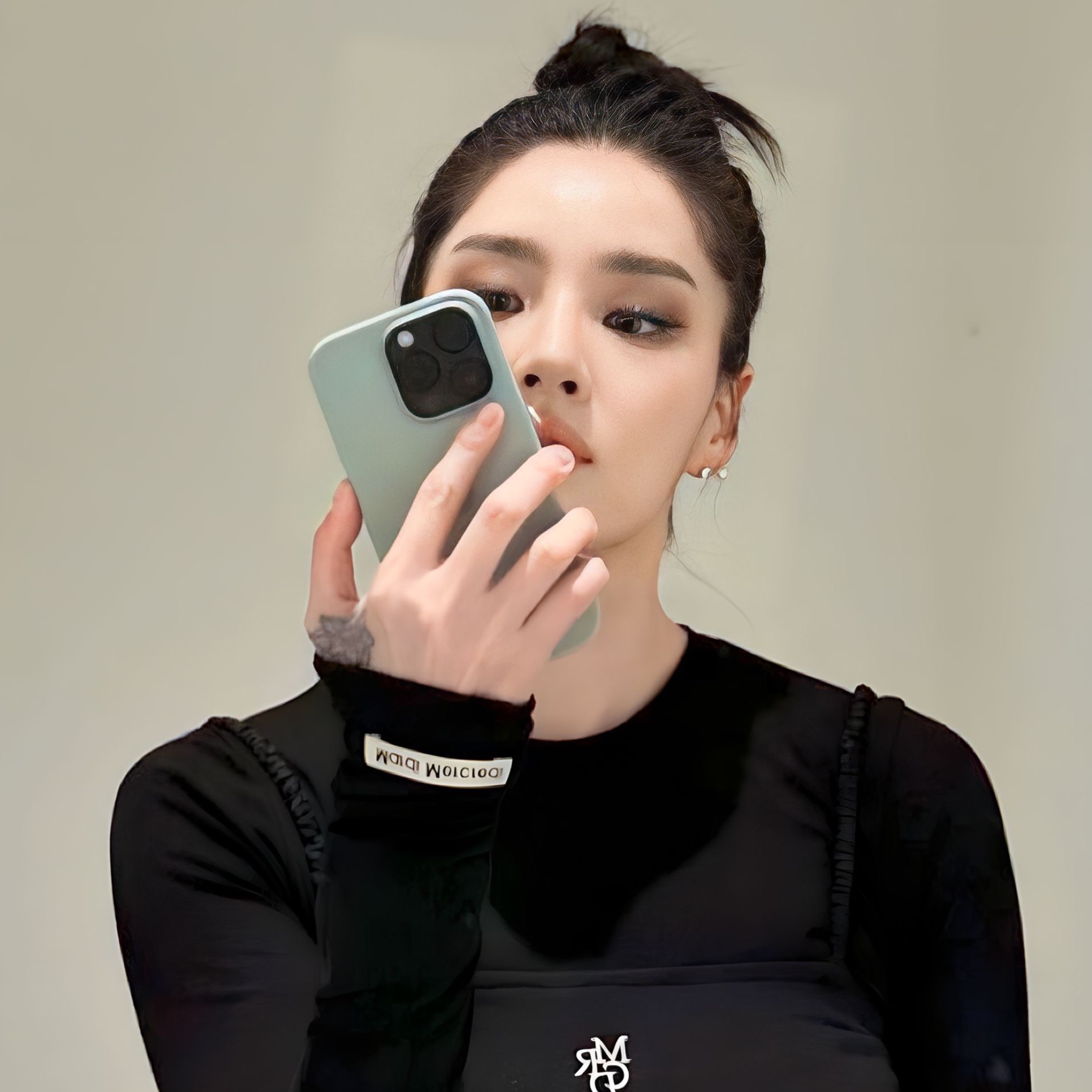Today’s standout profile photo of Monika on Choeaedol Celeb