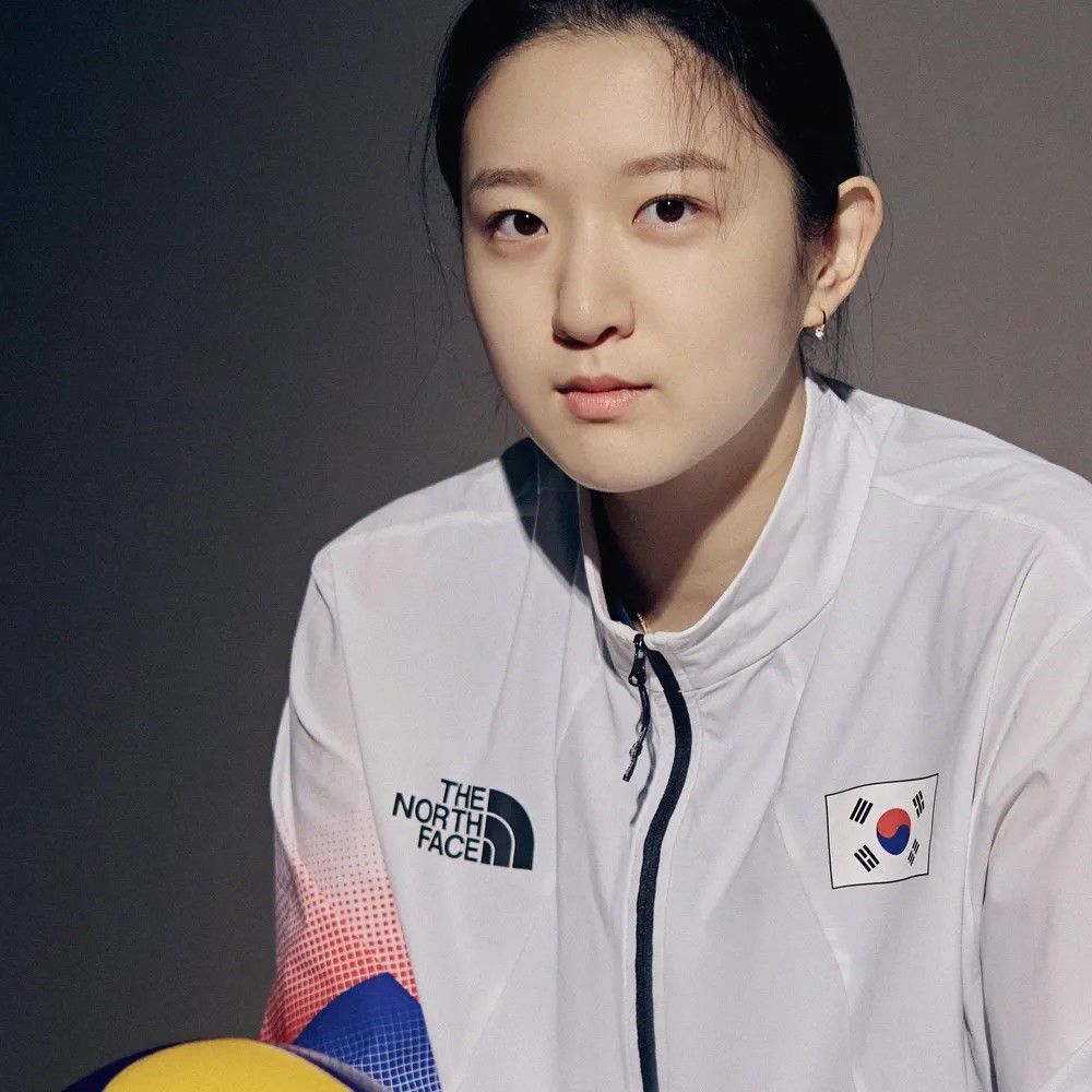 Today’s standout profile photo of Lee Dahyeon on Choeaedol Celeb