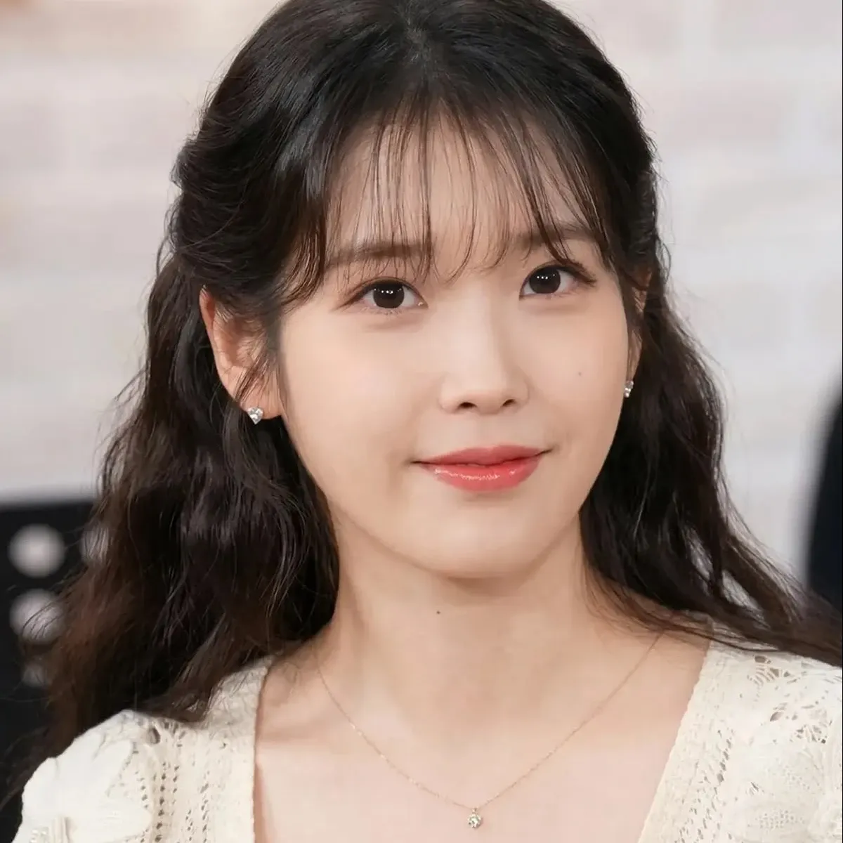 IU